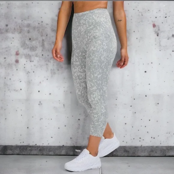 NWT Lululemon Swift Speed 21” Crop in Speckle Spritz Jacquard Grey